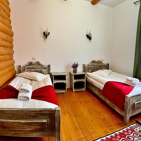 Domeniul Haiducilor Bucovina Suceava Bagian luar foto
