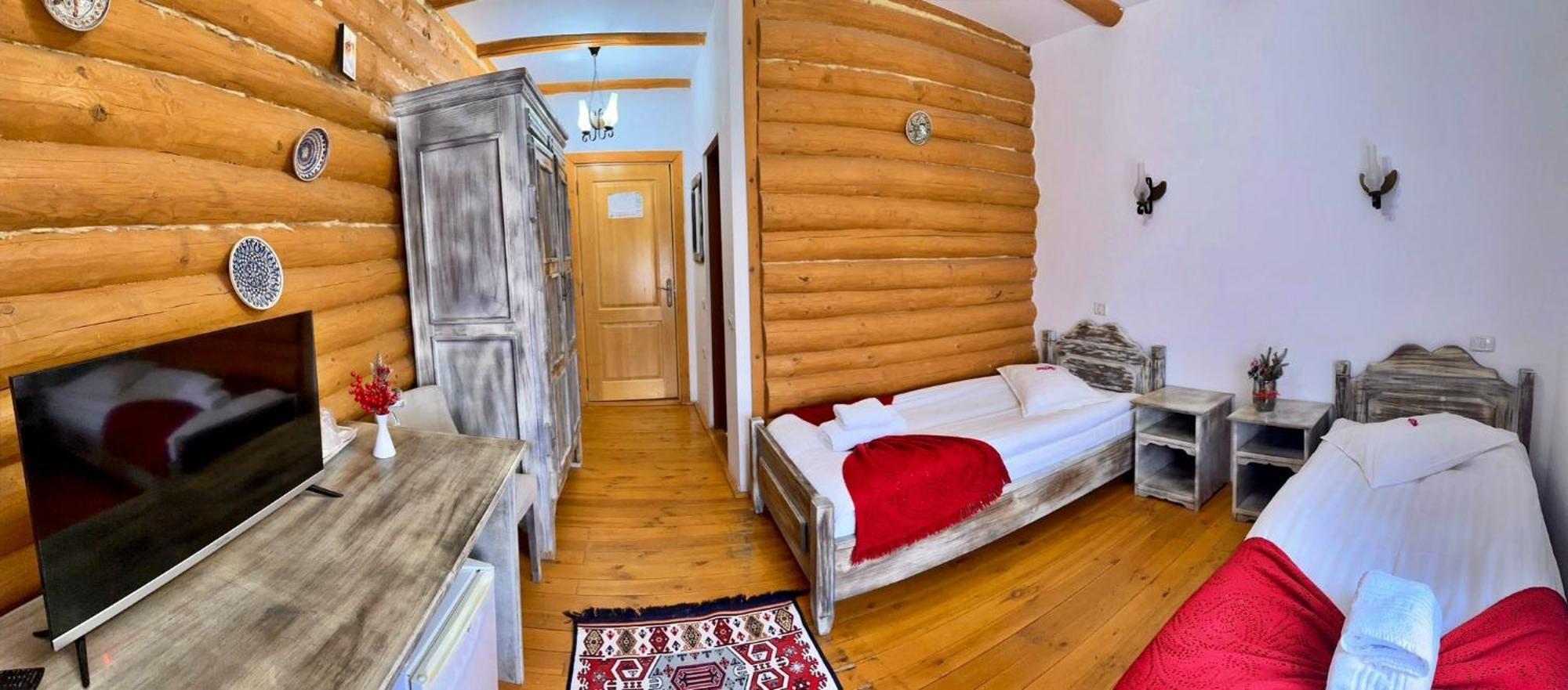 Domeniul Haiducilor Bucovina Suceava Bagian luar foto