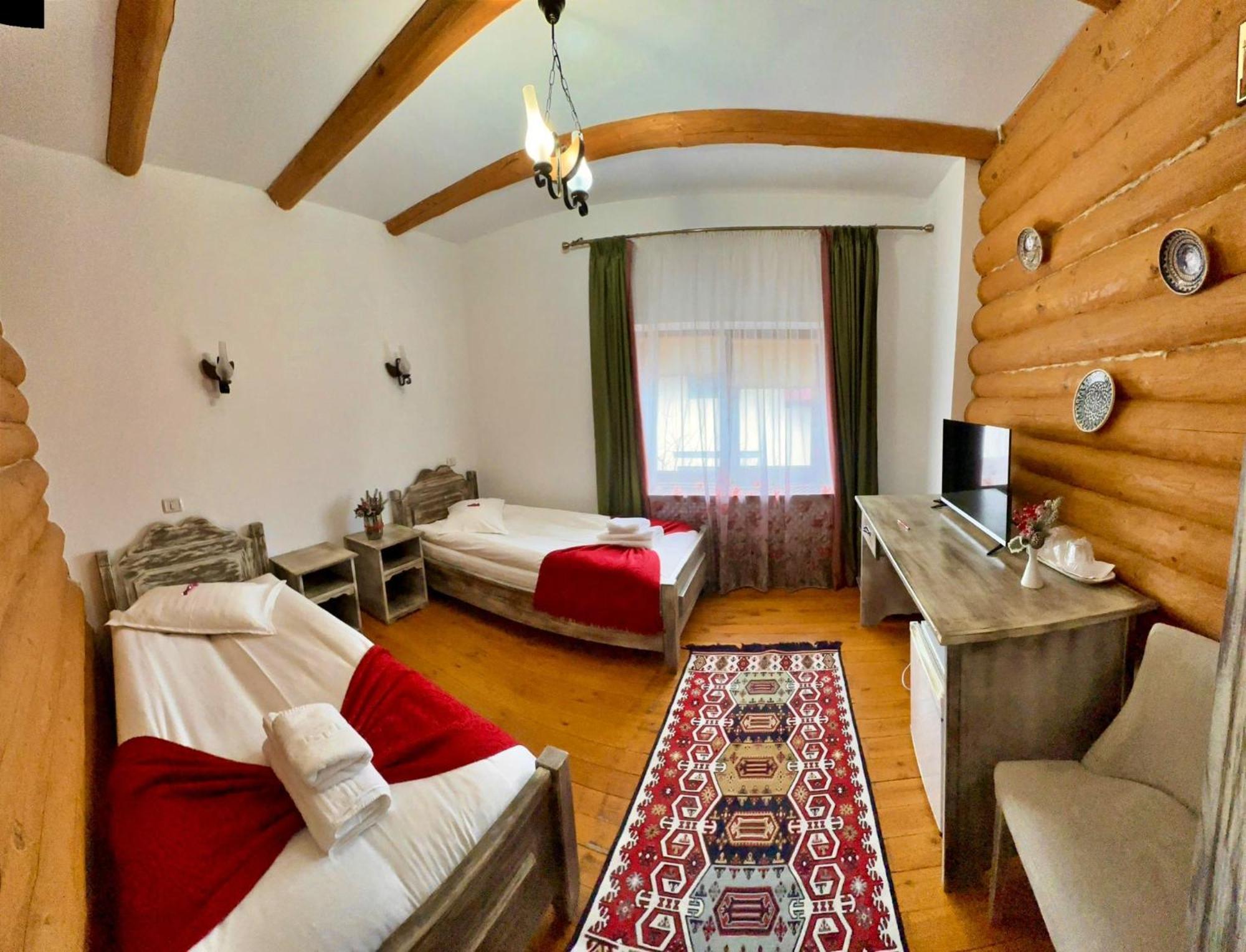 Domeniul Haiducilor Bucovina Suceava Bagian luar foto