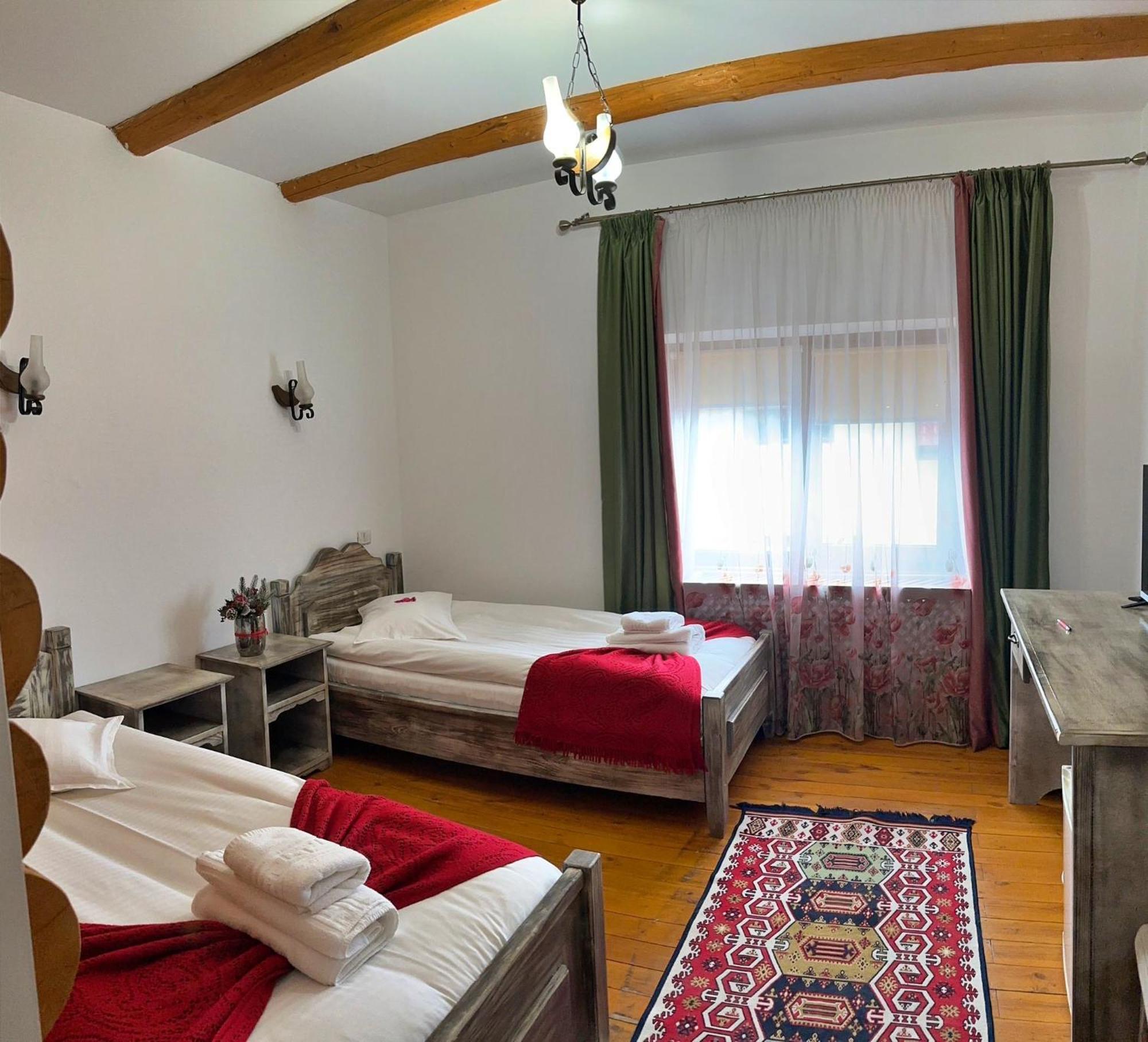 Domeniul Haiducilor Bucovina Suceava Bagian luar foto