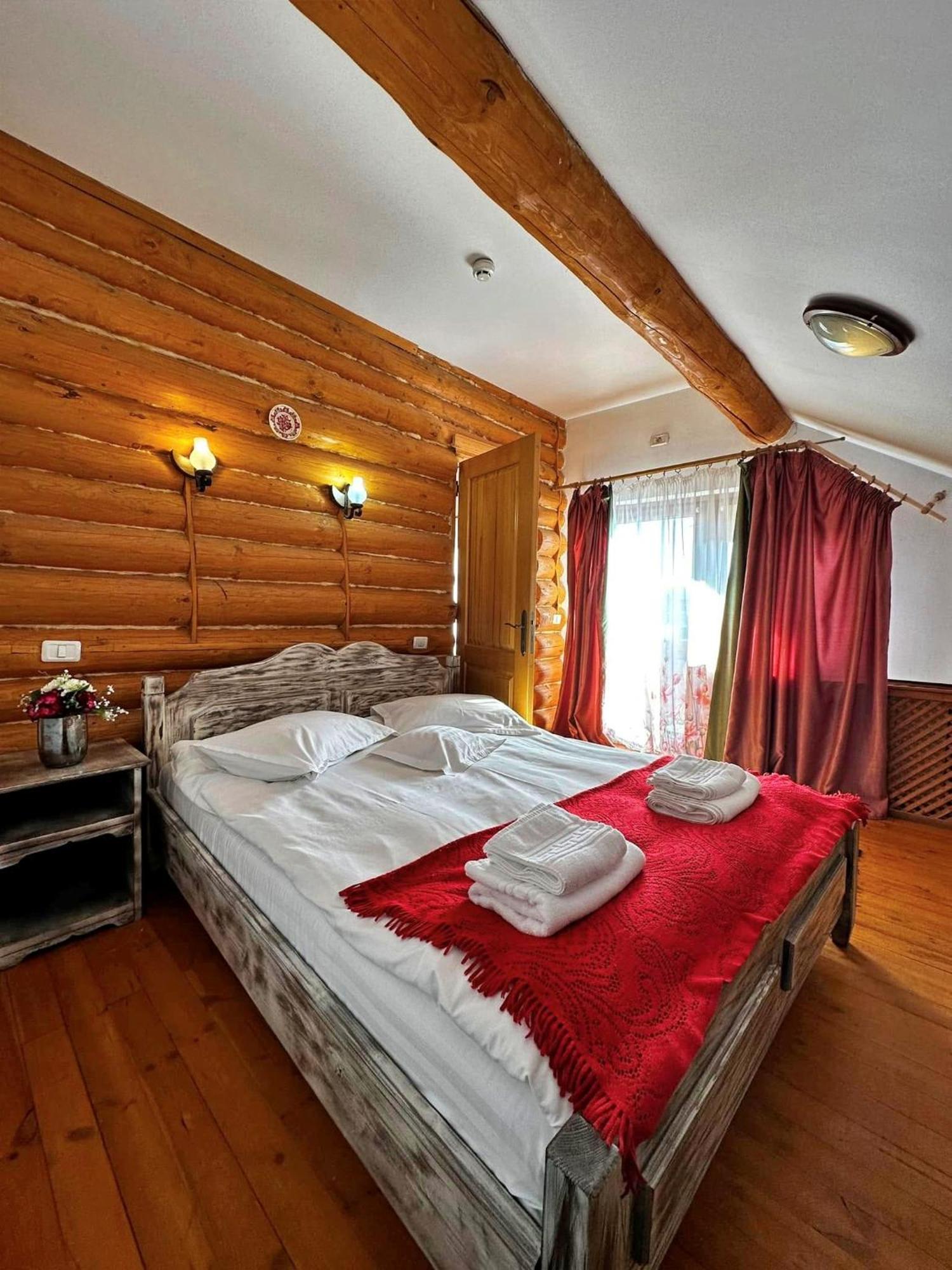 Domeniul Haiducilor Bucovina Suceava Bagian luar foto