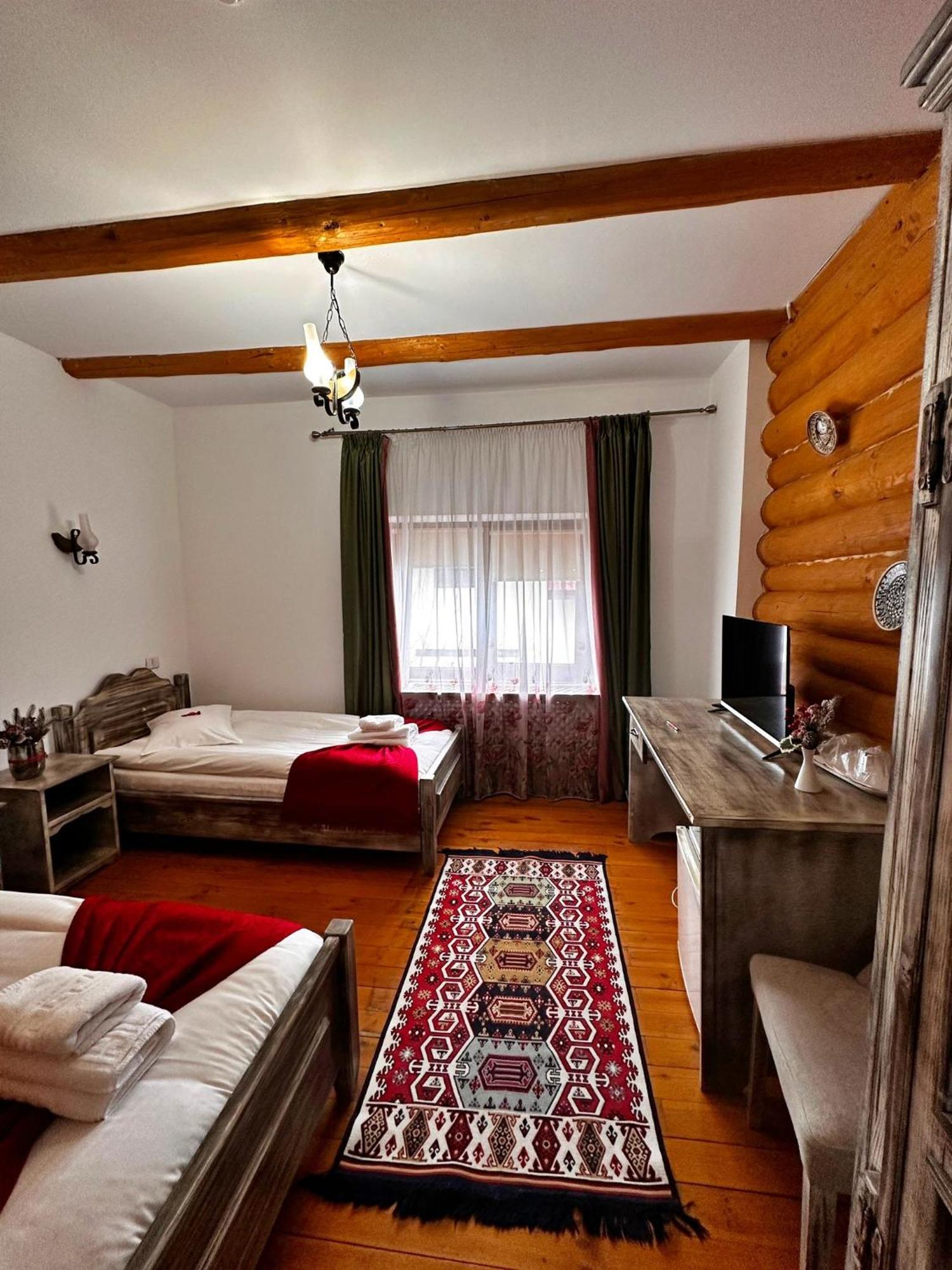 Domeniul Haiducilor Bucovina Suceava Bagian luar foto