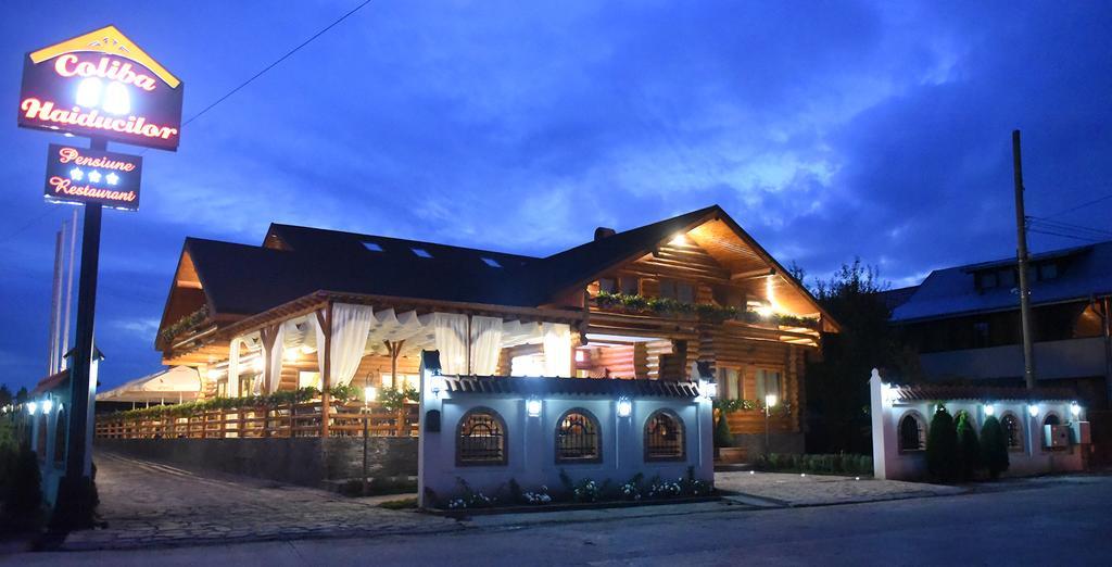 Domeniul Haiducilor Bucovina Suceava Bagian luar foto