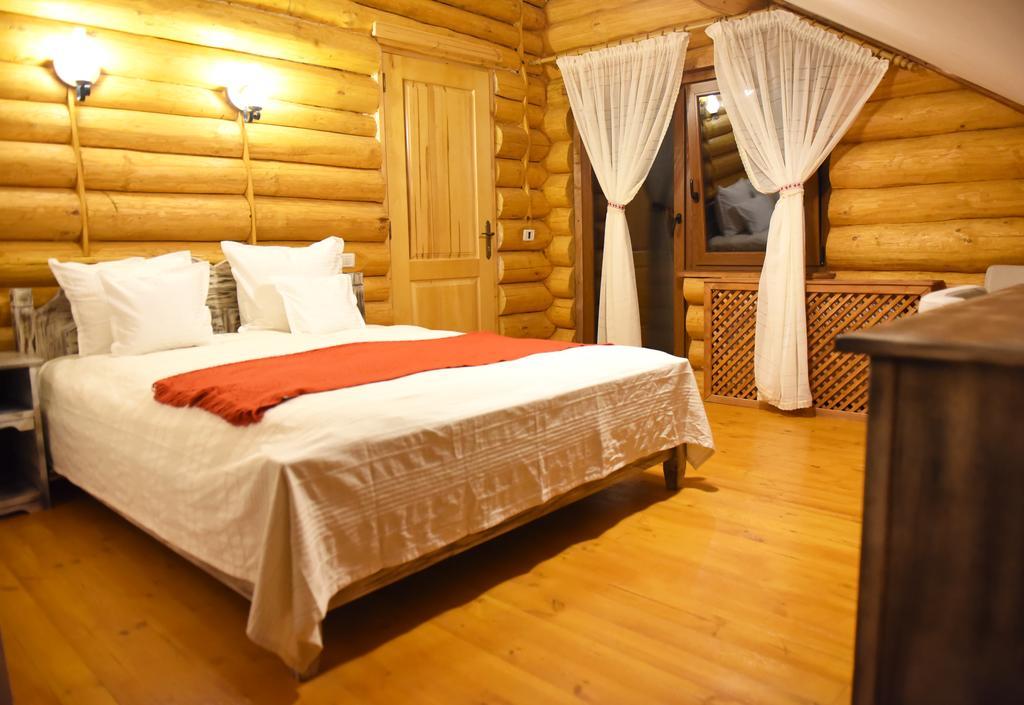 Domeniul Haiducilor Bucovina Suceava Bagian luar foto