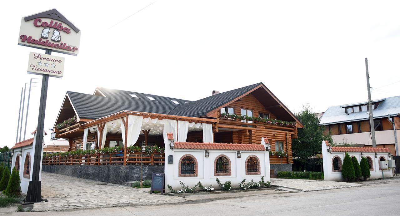 Domeniul Haiducilor Bucovina Suceava Bagian luar foto
